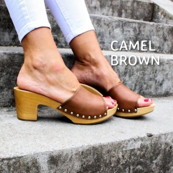 Shoes - Camel brown leather clogs (BRAND NEW)